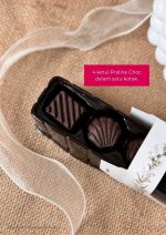 Praline Chocolate in Cabana Box- Maroon Flowery - Image 5